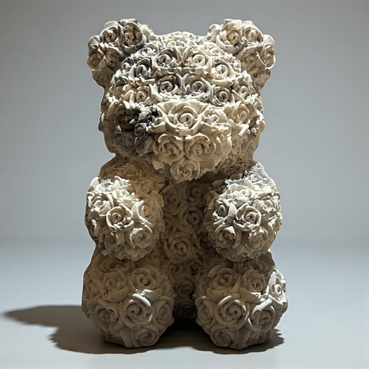 Nounours en Jesmonite marbrĂ© blanc, gris et noir â crĂ©ation artisanale chic et diffuseur de parfum Epoxy Kawaii