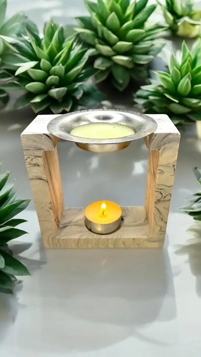 Brûleur à parfum carré en Jesmonite, blanc avec touches de noir. Fait main en France par Epoxy Kawaii ✨ — design minimaliste, diffusion douce, ambiance zen.
