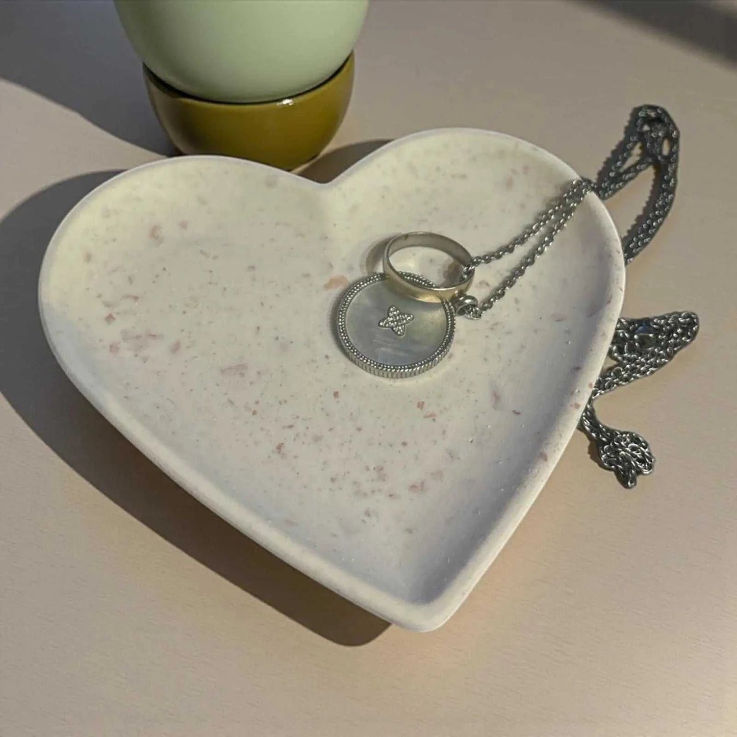 ❤️ Vide-Poche en Forme de Cœur en Jesmonite – Terrazzo Beige & Marron Epoxy Kawaii