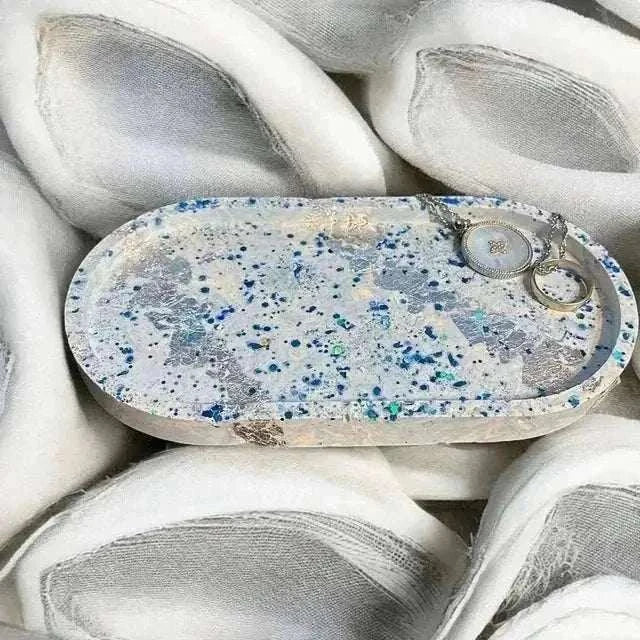Vide-poche long en Jesmonite Marbré blanc & bleu, argenté