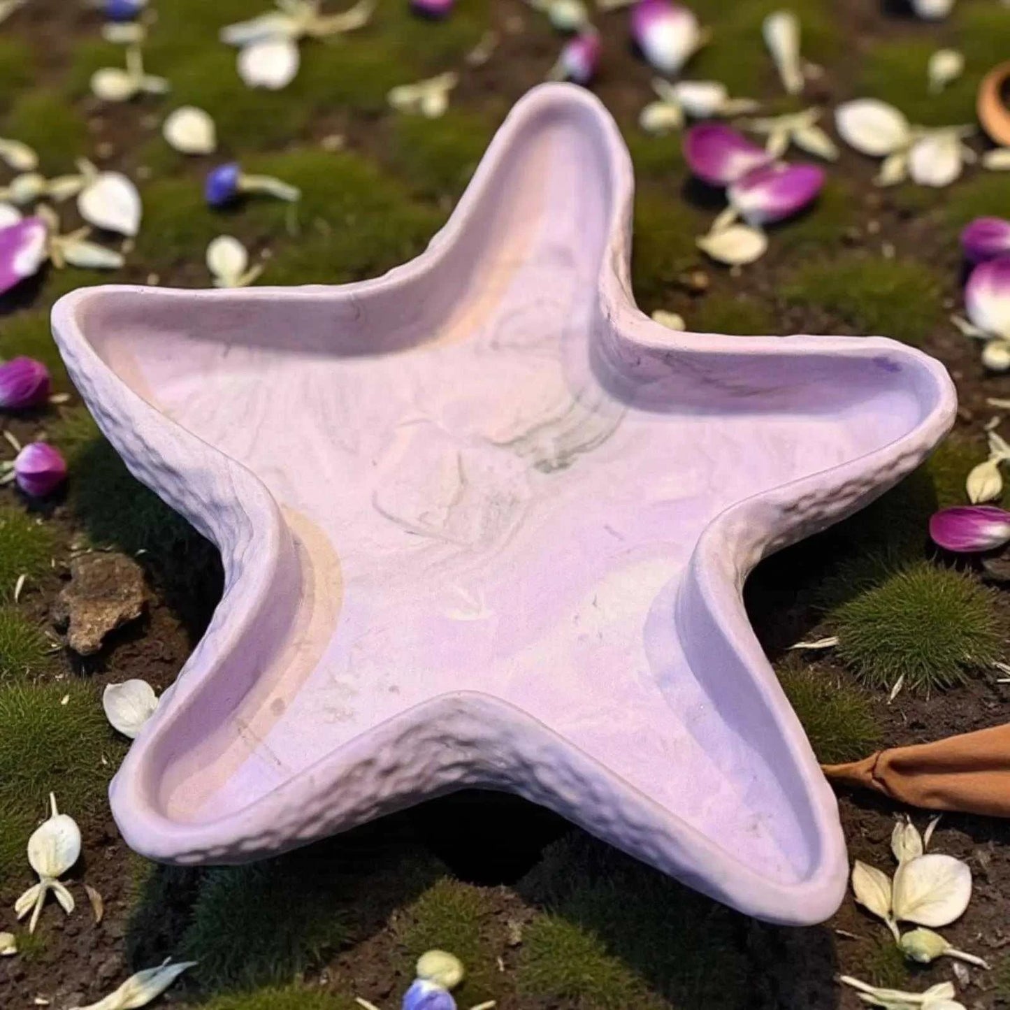 Vide-poche artisanal en Jesmonite violet pastel marbré. Élégant, apaisant et fait main. Idéal pour une déco douce et raffinée – Epoxy Kawaii.