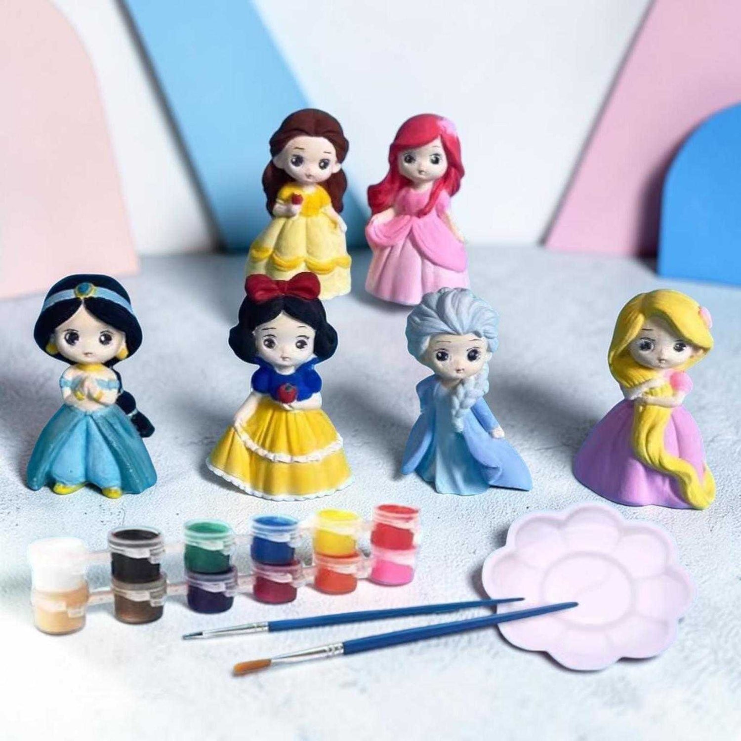 Set de six figurines disney princesses colorées en résine avec robes classiques dans ambiance nouveautés et tendances