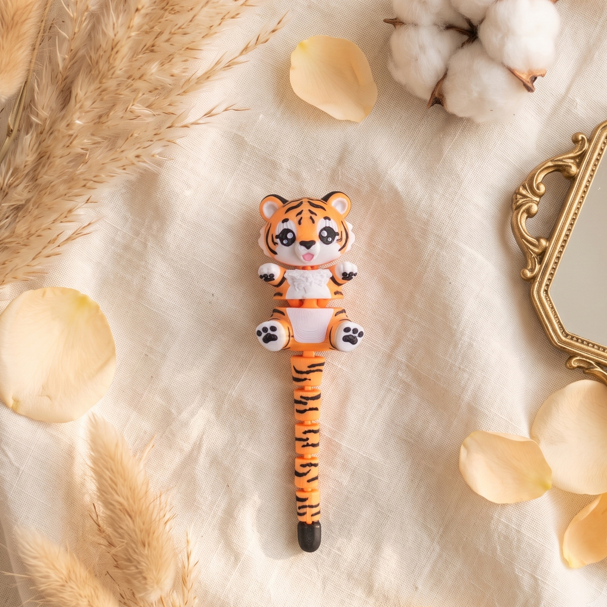 Porte-clé bébé tigre kawaii avec longue queue classique articulée