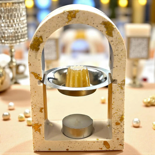 Brûleur à parfum haut rose poudré ✨ décoré de feuille d’or et de paillettes. Fait main par Epoxy Kawaii – chic, romantique et zen 🌸.