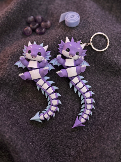 Détail des ailes bleues du porte-clé bébé dragon articulé 3D