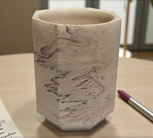 Pot beige et marron marbré en Jesmonite, fait main en France. Élégant, naturel et artisanal – une touche zen pour ta déco 🌿