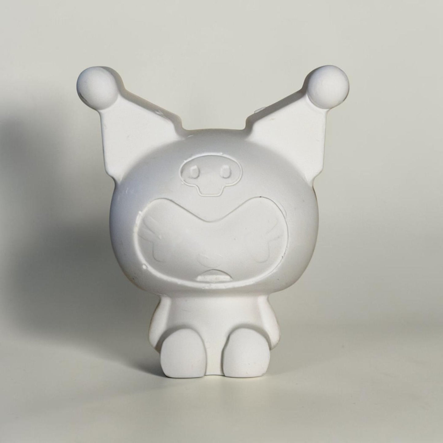 Figurine kawaii blanche à peindre style cute et gothique pastel