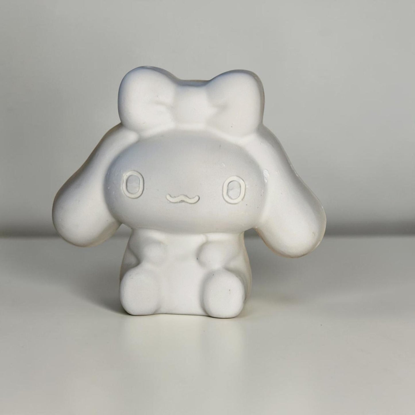 Petite figurine kawaii blanche à peindre style personnage pastel