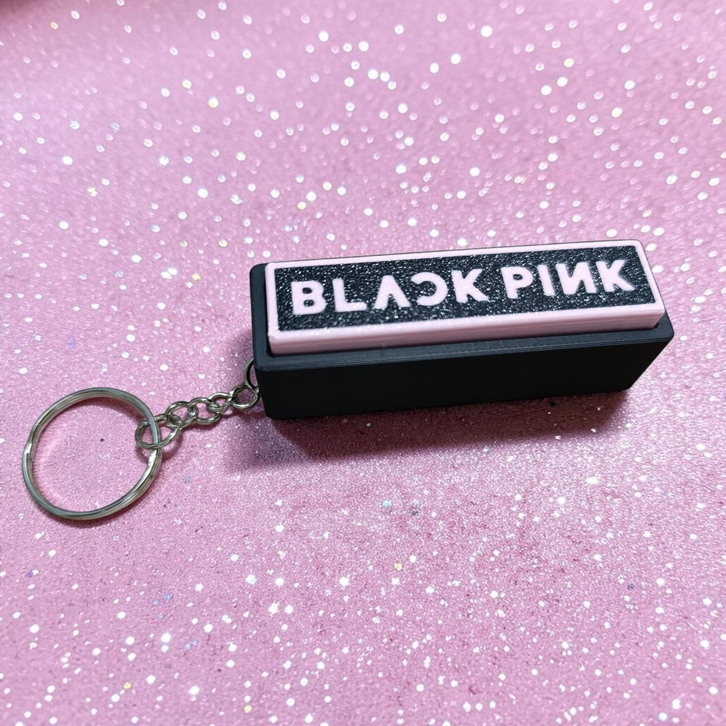 Porte-clés clicker K-pop inspired noir et rose