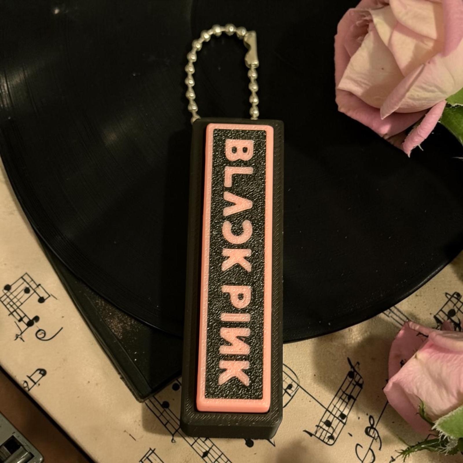 Porte-clés clicker K-pop inspired noir et rose