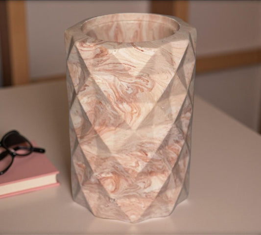 Pot en Jesmonite marbré marron et terracotta, fait main en France. Design facetté, chic et naturel – Epoxy Kawaii 🧡