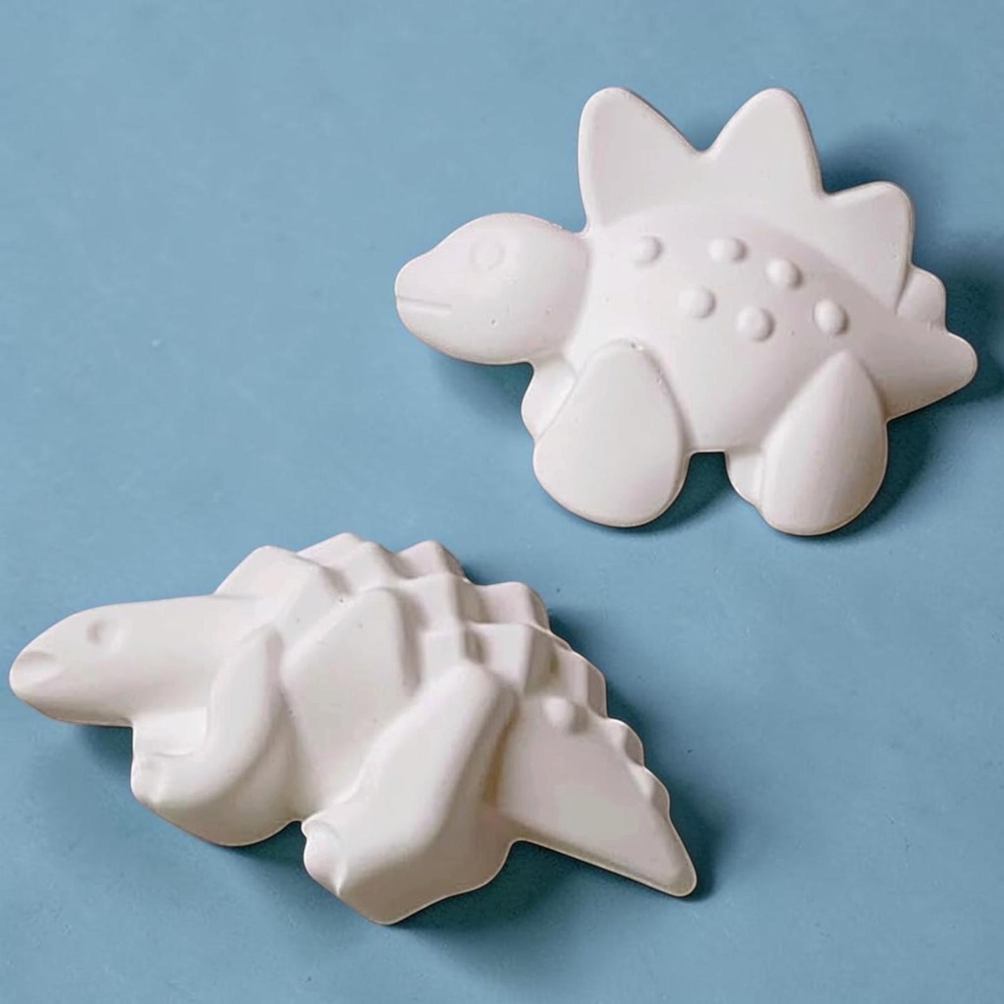 Figurines Stegosaure et Ankylosaure kawaii à peindre activité créative dinosaure