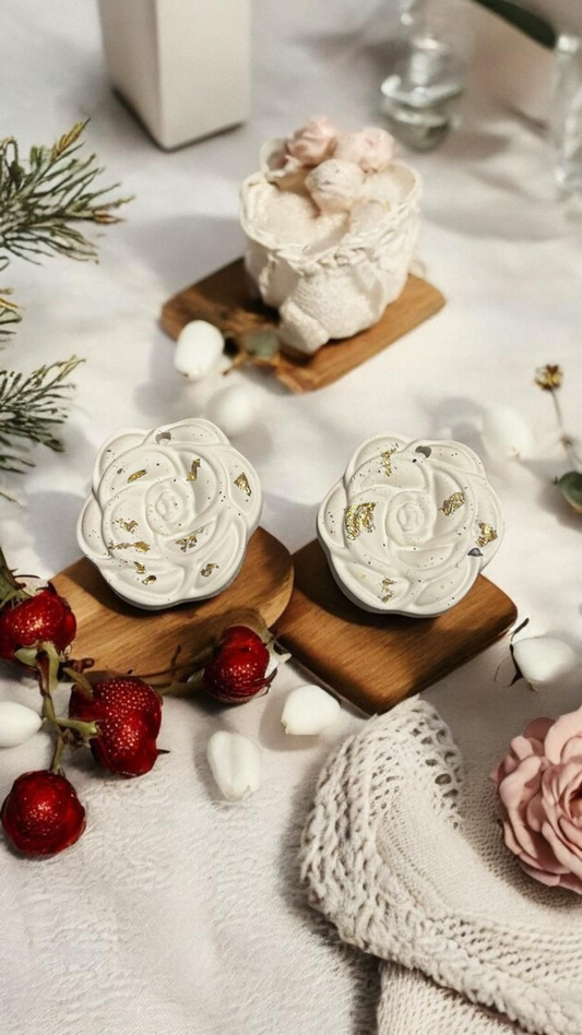 Suspension à Parfumer – Blanc & Feuille d’Or ✨ artisanale en Jesmonite, à associer avec nos fondants parfumés Epoxy Kawaii. Offre 3 pour 10 € - Fait main en France.