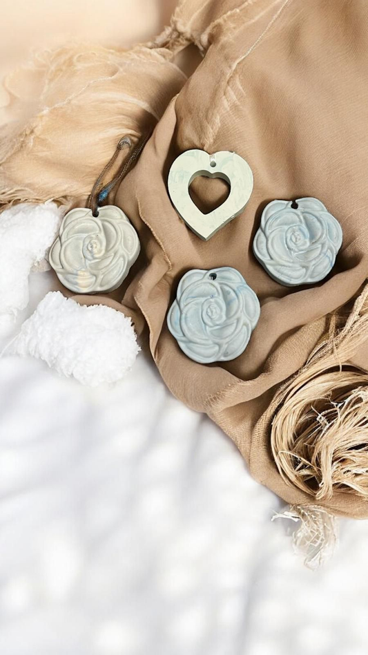 Suspension à Parfumer – Bleu Clair 💙 artisanale en Jesmonite, à associer avec nos fondants parfumés Epoxy Kawaii. Offre 3 pour 10 € - Fait main en France.