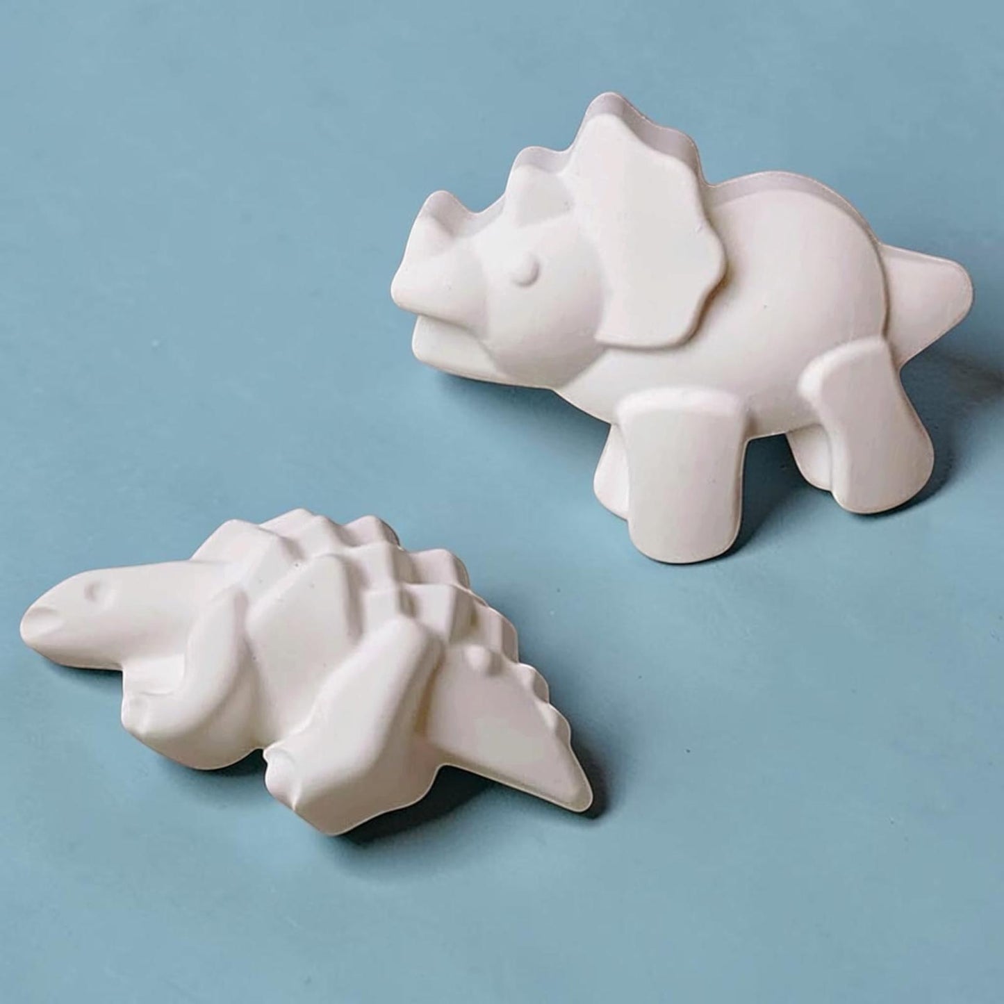 Figurines Triceratops et Ankylosaure kawaii à peindre activité créative dinosaure
