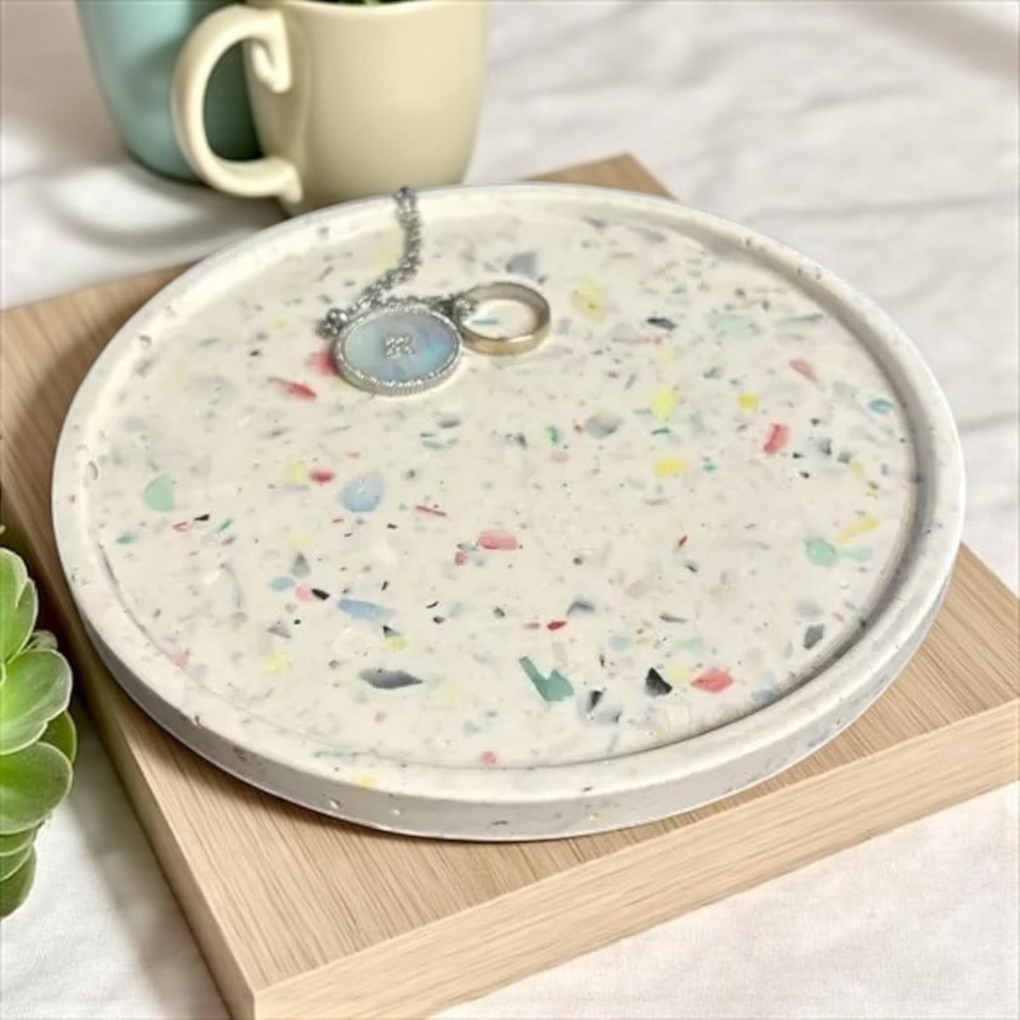 🌈 Vide-Poche Rond Blanc Effet Terrazzo Multicolore – Création artisanale en Jesmonite Epoxy Kawaii