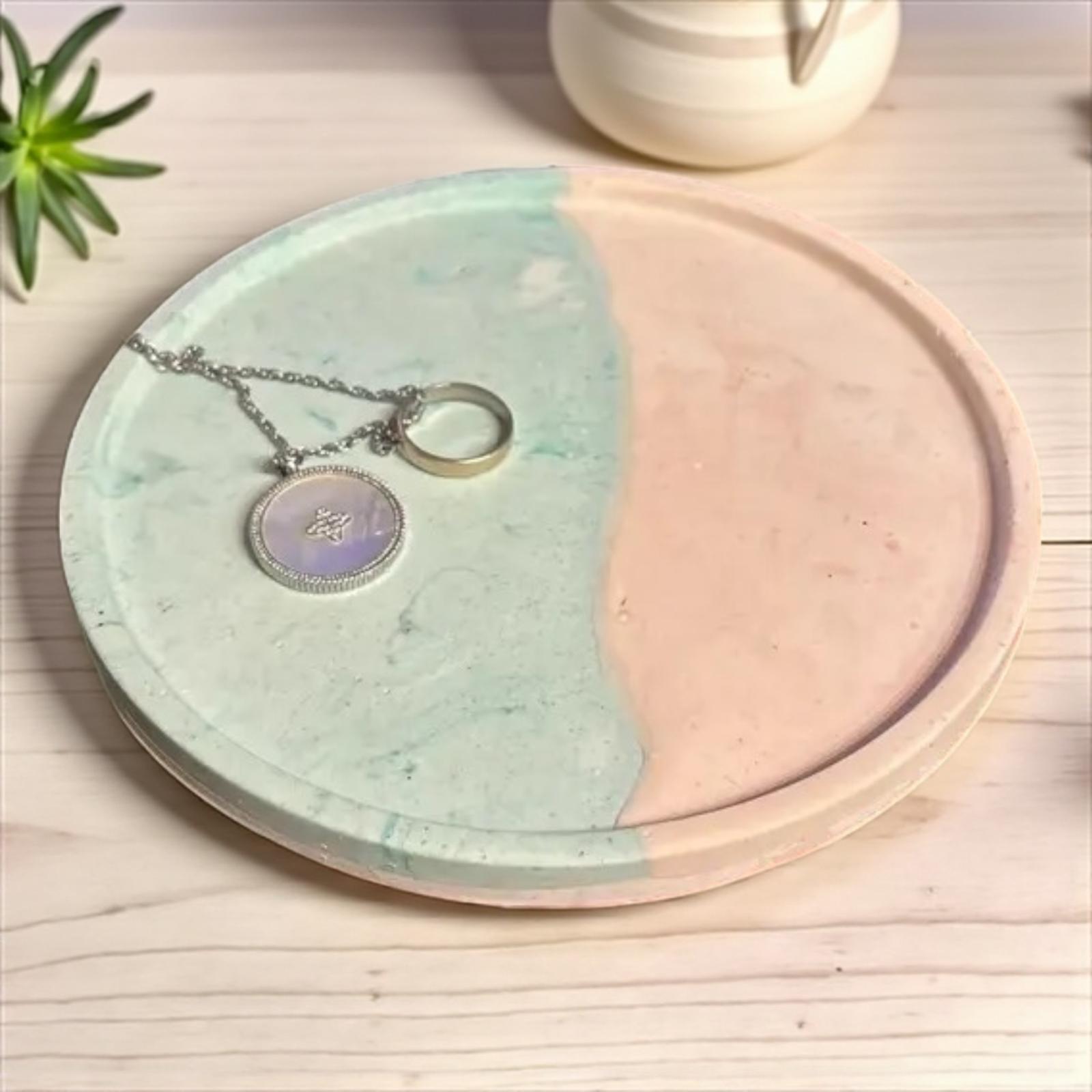 🌿 Vide-Poche Rond Bicolore Vert & Beige – Harmonie Naturelle en Jesmonite Epoxy Kawaii