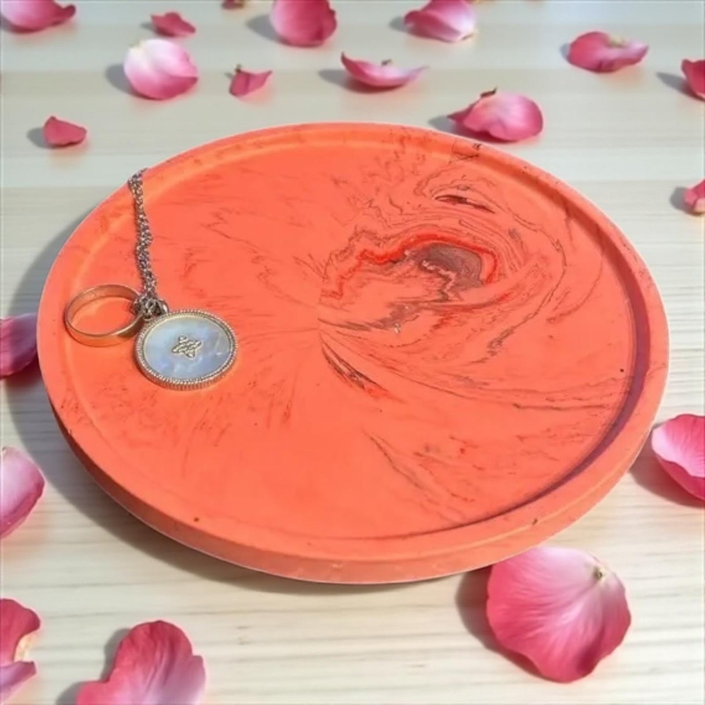 ❤️ Vide-Poche Rond Marbré Rouge – Création artisanale en Jesmonite Epoxy Kawaii