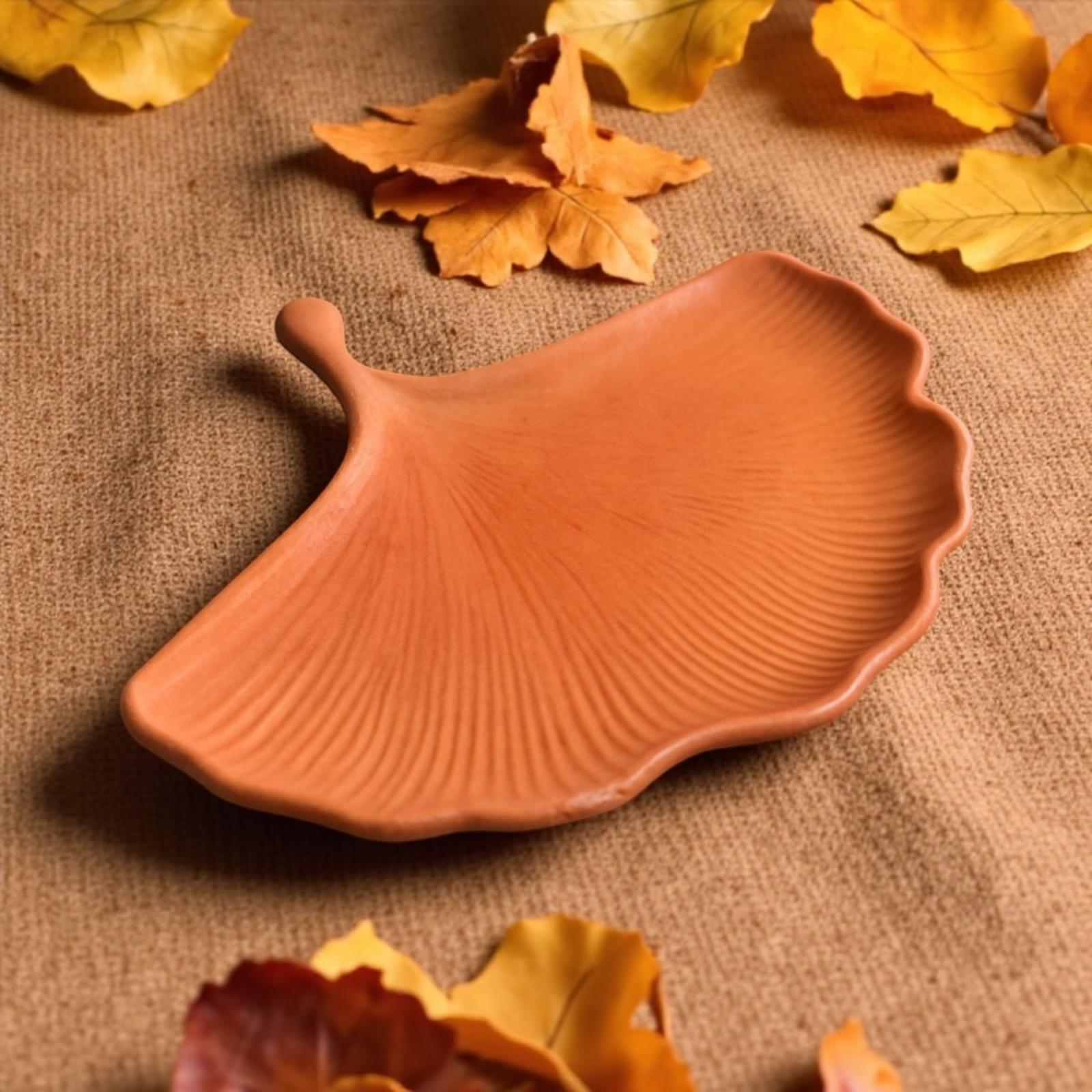Vide-poche artisanal en Jesmonite 🍂 Feuille de ginkgo couleur terracotta. Fait main en France – déco naturelle et bohème signée Epoxy Kawaii.
