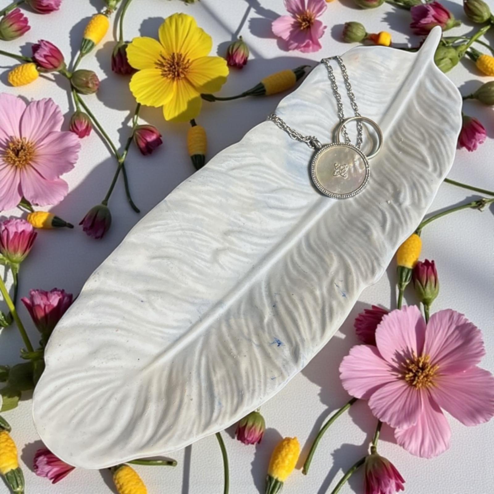 💙 Vide-Poche Plume Marbré Bleu & Blanc – Création artisanale en Jesmonite Epoxy Kawaii