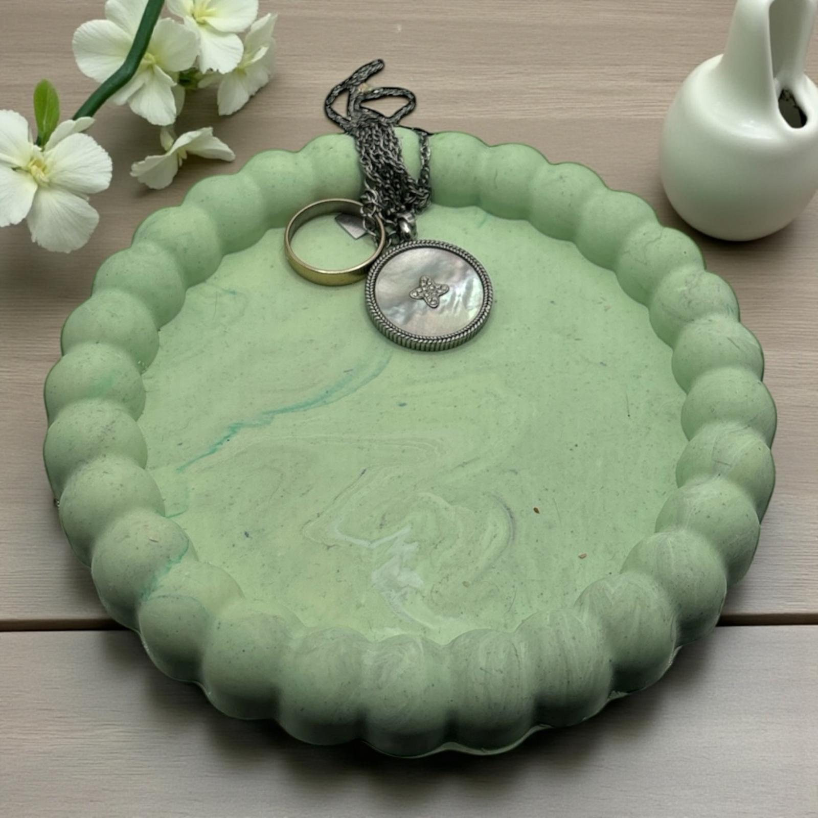 🌿 Vide-Poche Marguerite en Jesmonite – Vert Marbré Apaisant Epoxy Kawaii