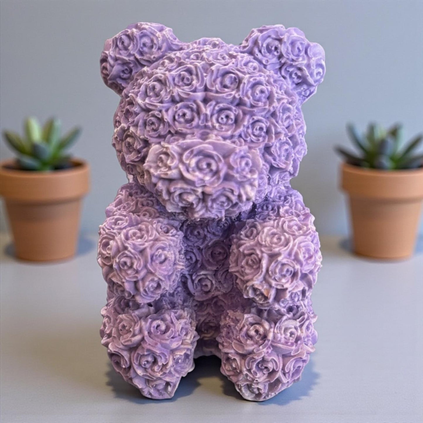 Nounours en Jesmonite violet pastel – création artisanale et diffuseur de parfum Epoxy Kawaii