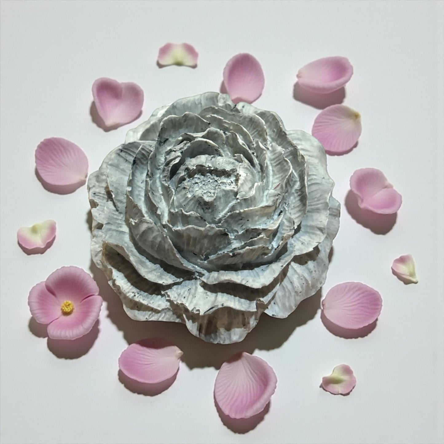 Fleur décorative en Jesmonite grise marbrée – diffuseur de parfum artisanal Epoxy Kawaii