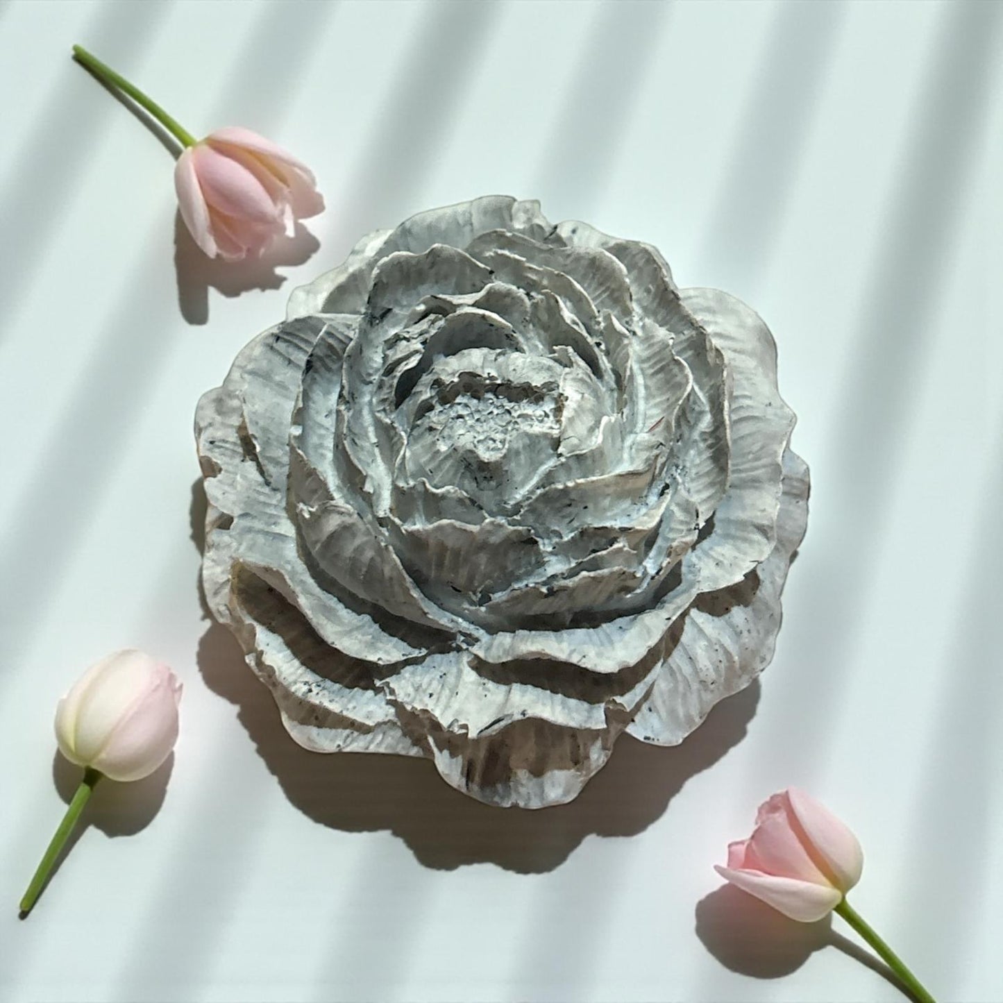 Fleur décorative en Jesmonite grise marbrée – diffuseur de parfum artisanal Epoxy Kawaii