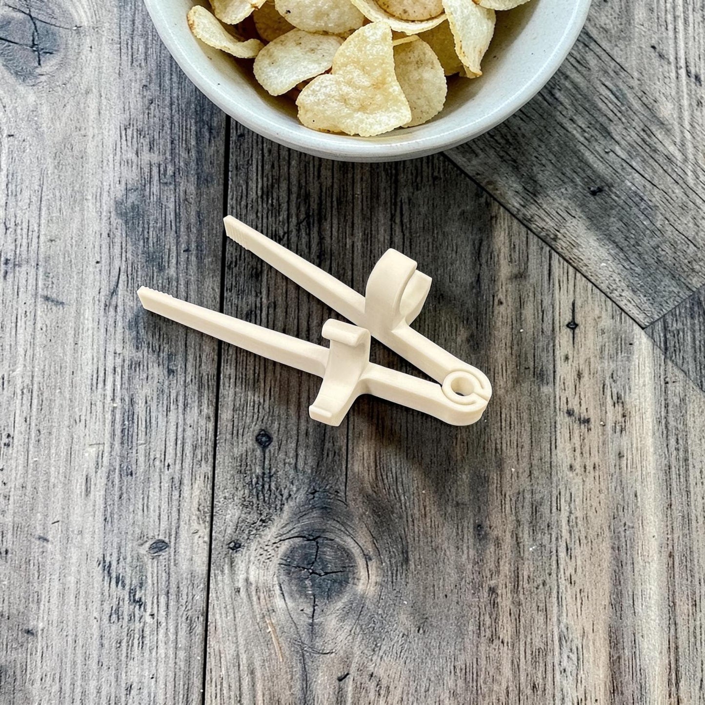 Baguette pour doigts geek personnalisable en impression 3D pour manger des chips sans se salir les doigts
