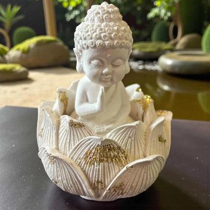 Bouddha Lotus en Jesmonite – Blanc & feuilles dorées décoratif & diffuseur de parfum en Jesmonite. Fait main en France. Compatible avec nos fondants parfumés liquides. -20 % sur le fondant ajouté!