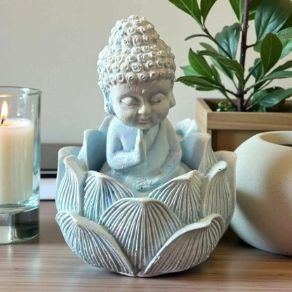 Bouddha Lotus en Jesmonite – Bleu décoratif & diffuseur de parfum en Jesmonite. Fait main en France. Compatible avec nos fondants parfumés liquides. -20 % sur le fondant ajouté !
