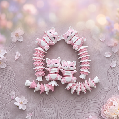 Quatre chats articulés kawaii aux queues Fluffy entourés de fleurs roses