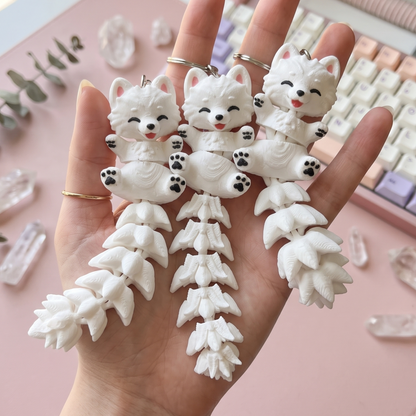Trois Samoyèdes articulés blancs avec différentes queues Fluffy et chaînettes métalliques