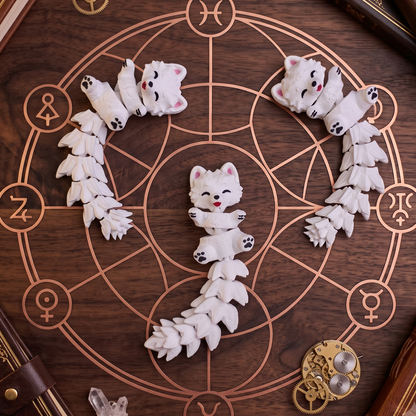 Trois Samoyèdes articulés avec queues Fluffy dans un décor fantastique