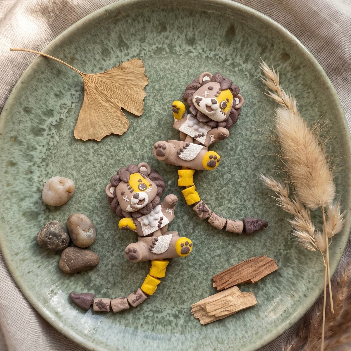 Duo de lions articulés Halloween avec motifs cousus et pattes colorées