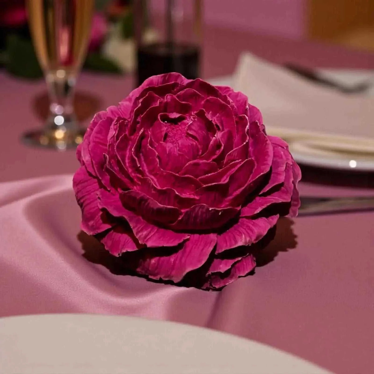 Fleur décorative Jesmonite fuchsia intense