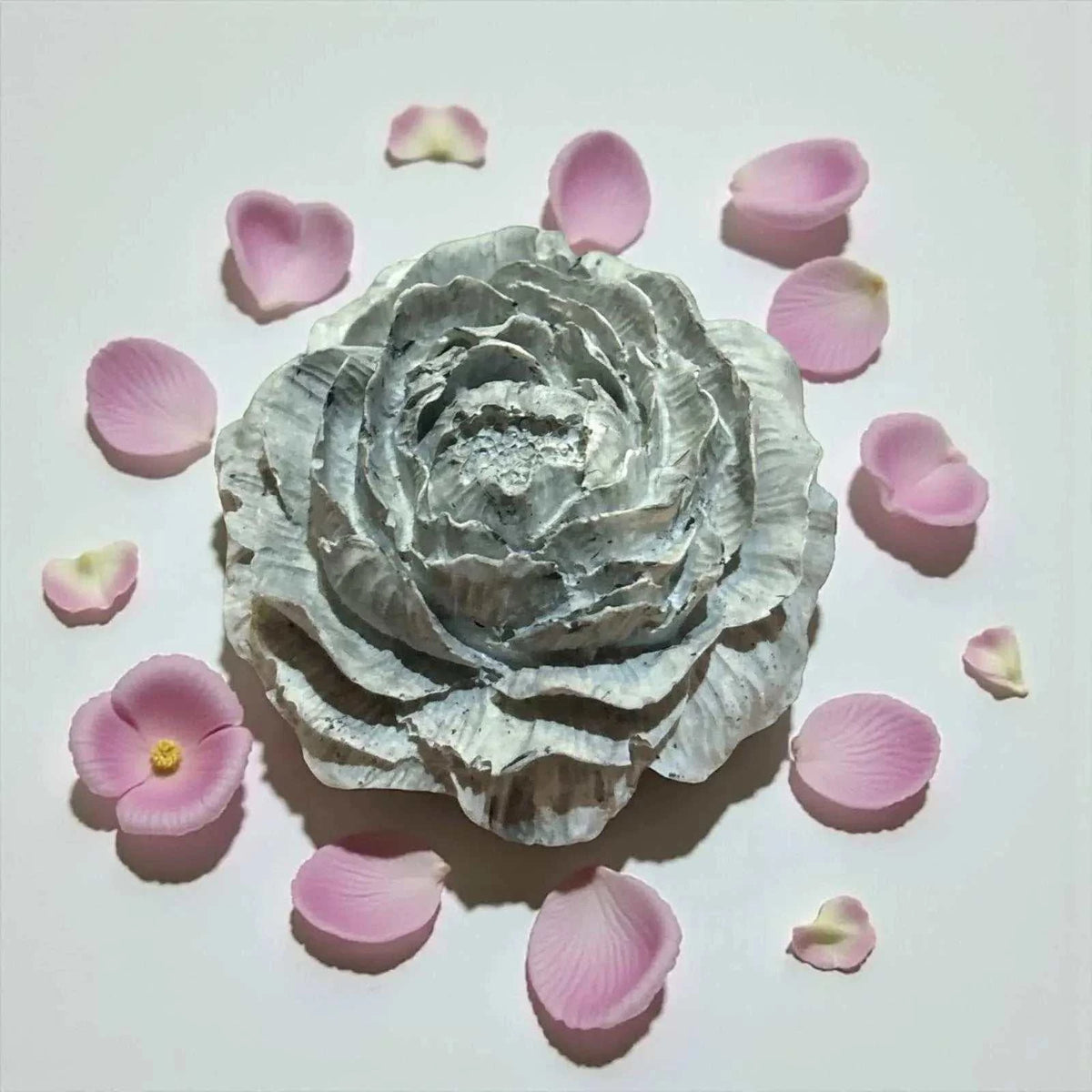 Fleur décorative Jesmonite grise marbrée