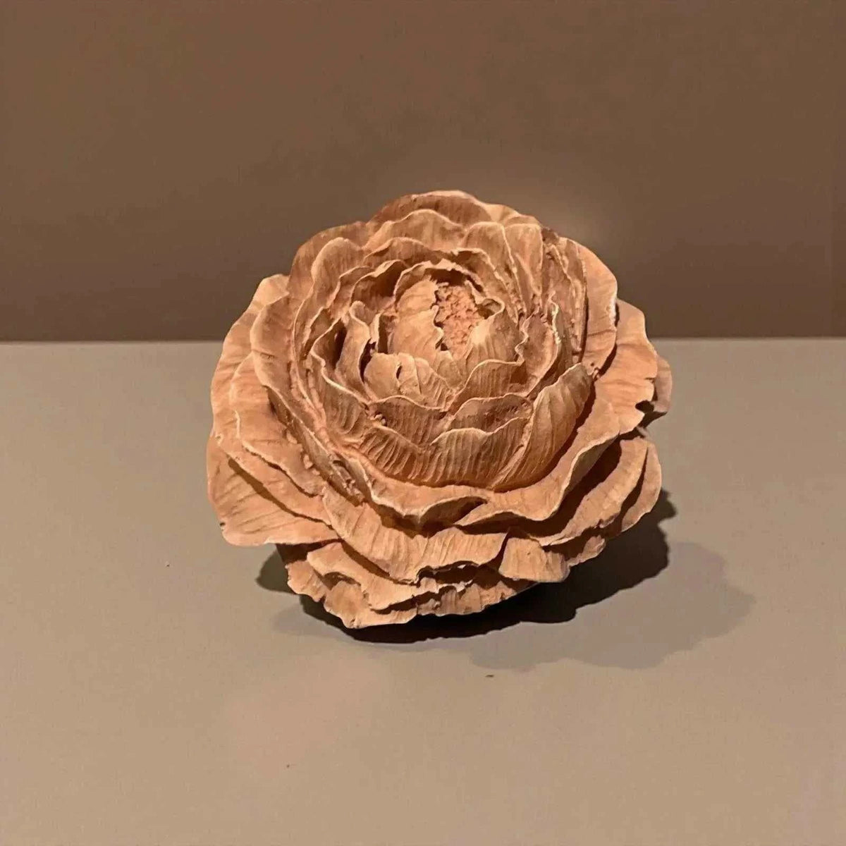 Fleur décorative Jesmonite marron effet bois