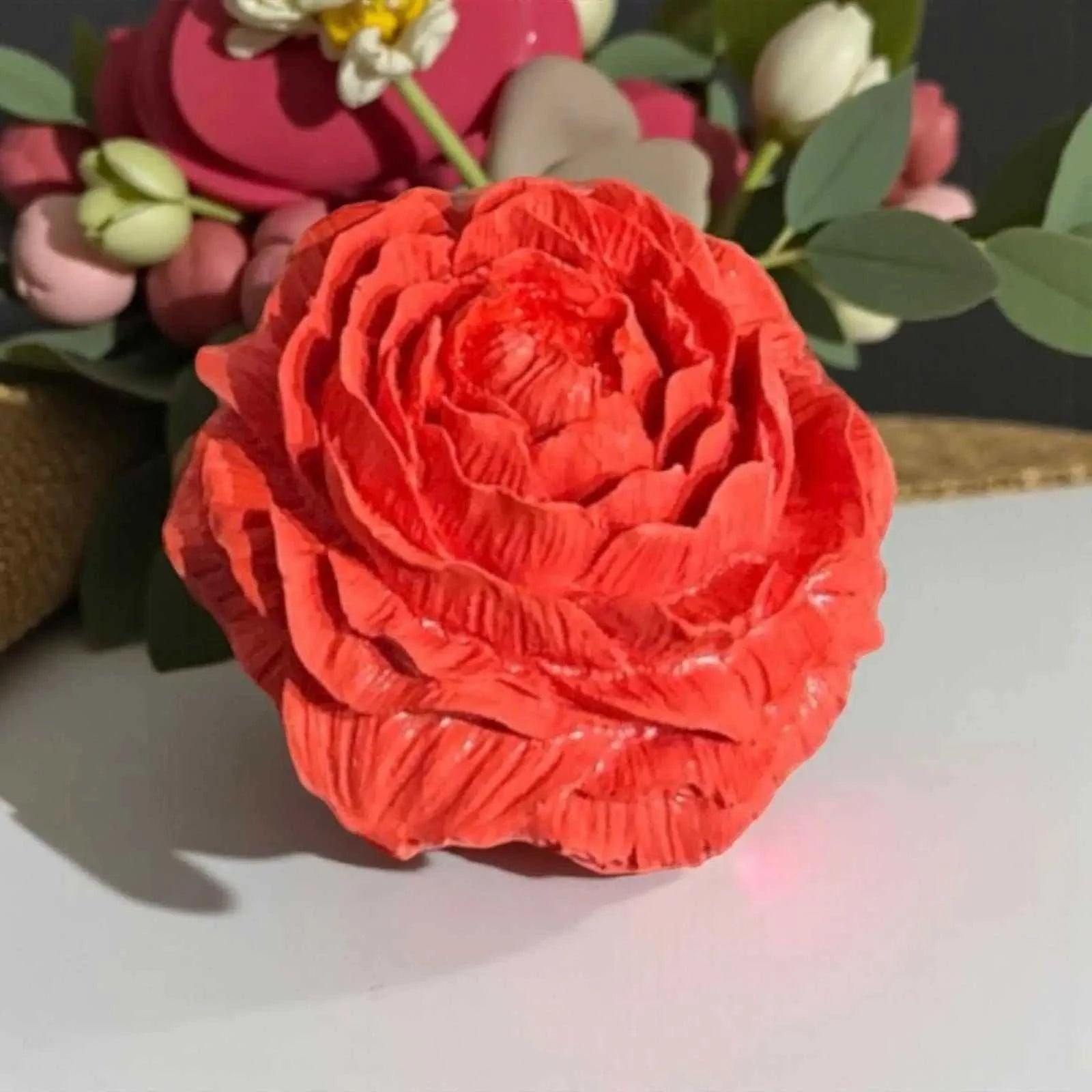 Fleur décorative en Jesmonite rouge passion faite main pour décoration et diffuseur de parfum naturel