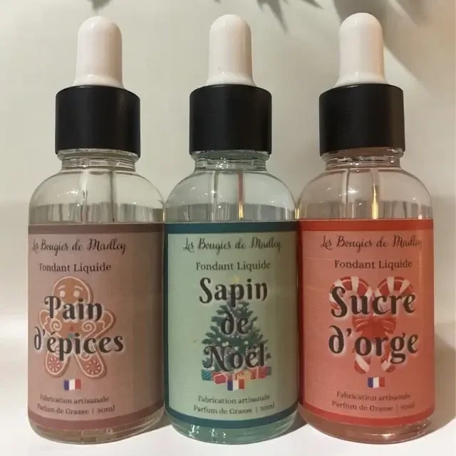 Découvre la magie de Noël avec nos fondants parfumés liquides artisanaux 🎄 : Sapin, Pain d’épice, Marrons glacés, Épices de fête. Faits main en France.