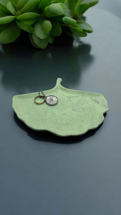 🍃 Vide-Poche Feuille de Ginkgo – Vert Marbré Gris Epoxy Kawaii