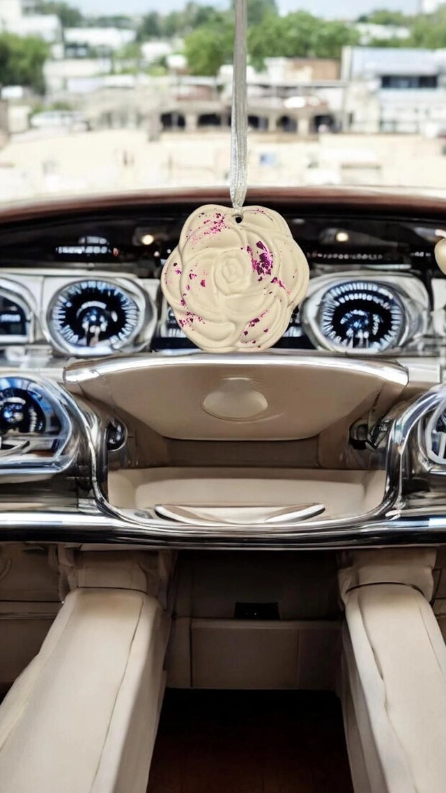 Suspension parfumée artisanale en Jesmonite, à associer avec nos fondants parfumés Epoxy Kawaii. Offre 3 pour 10 € - Fait main en France.