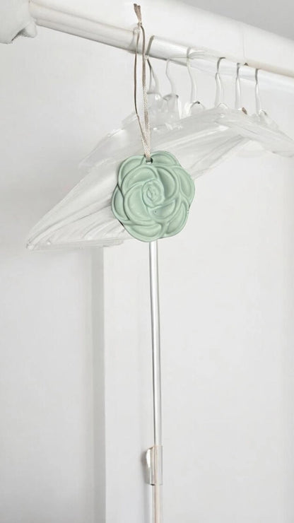 Suspension parfumée artisanale en Jesmonite, à associer avec nos fondants parfumés Epoxy Kawaii. Offre 3 pour 10 € - Fait main en France.