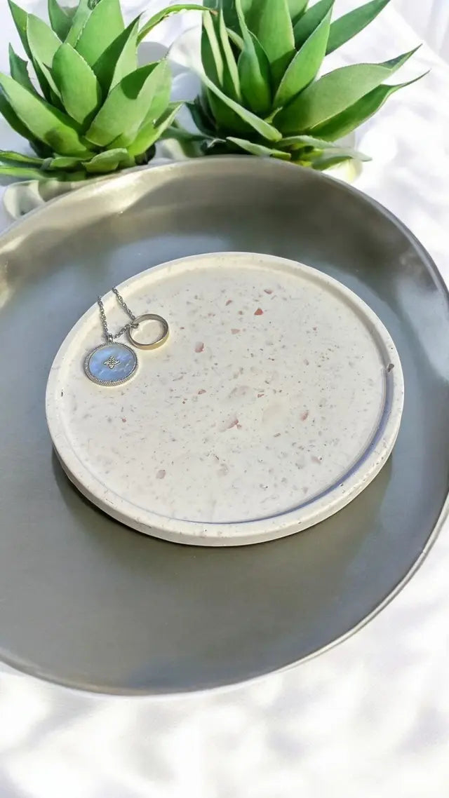 🤎 Vide-Poche Rond Beige Effet Terrazzo Marron – Création artisanale en Jesmonite Epoxy Kawaii