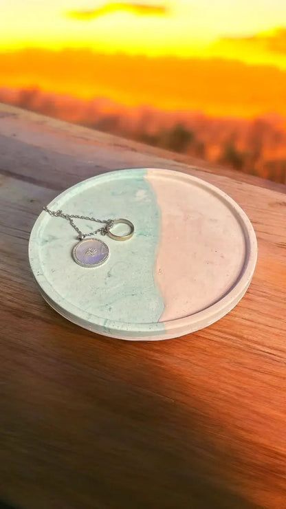 🌿 Vide-Poche Rond Bicolore Vert & Beige – Harmonie Naturelle en Jesmonite Epoxy Kawaii