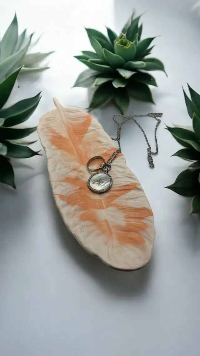 🍊 Vide-Poche Plume Marbré Orange – Création artisanale en Jesmonite Epoxy Kawaii