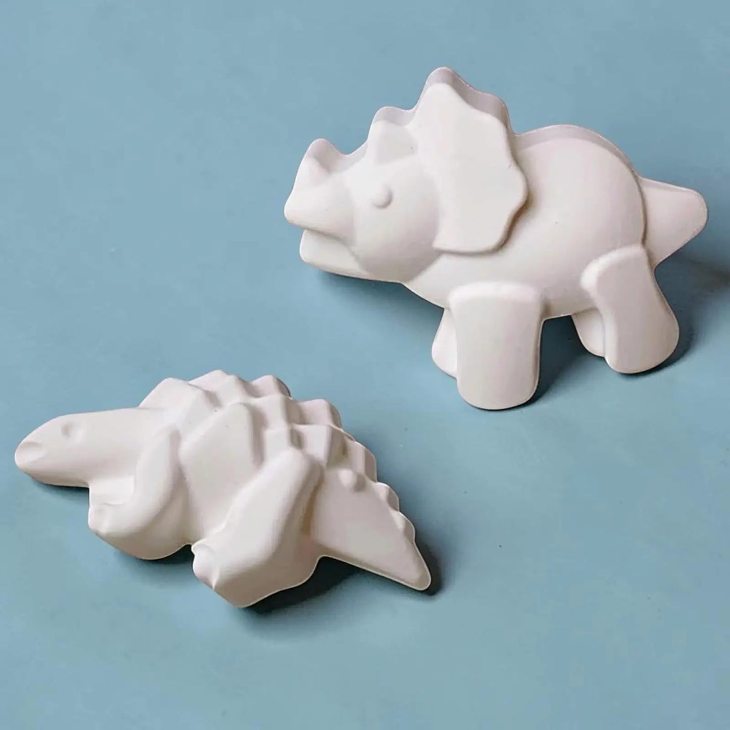 Figurines Triceratops et Ankylosaure kawaii à peindre activité créative dinosaure