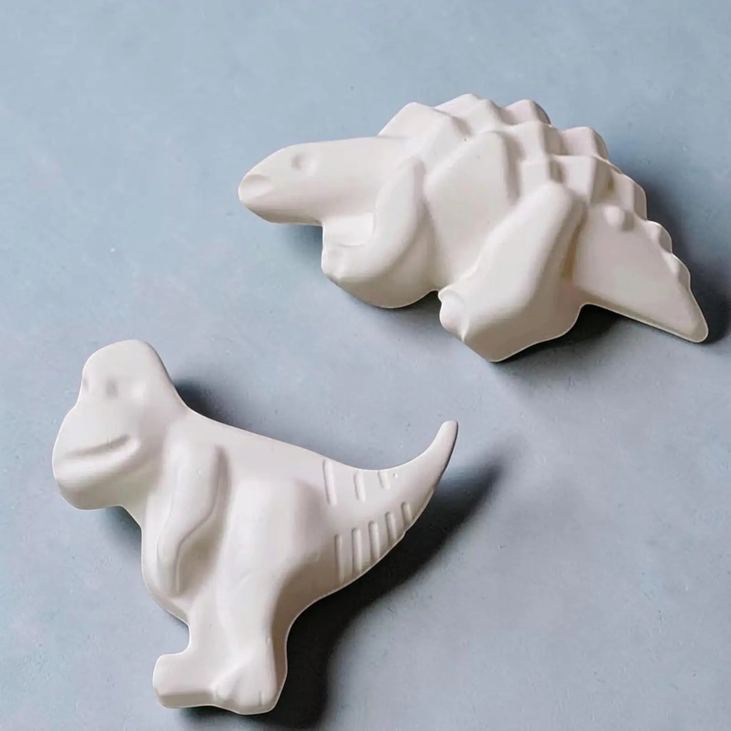 Figurines Ankylosaure et veloceraptor kawaii à peindre activité créative dinosaure