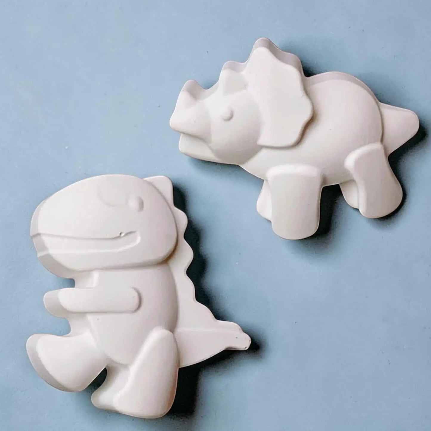 Figurines Triceratops et T-Rex kawaii à peindre activité créative dinosaure
