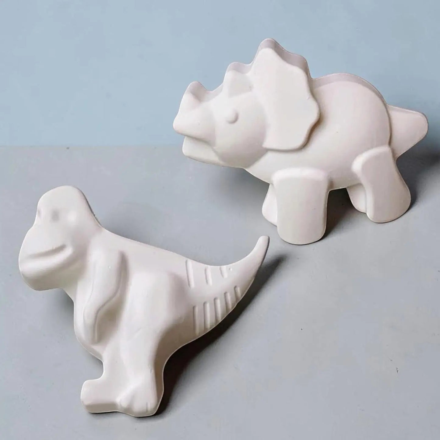 Figurines Triceratops et veloceraptor kawaii à peindre activité créative dinosaure